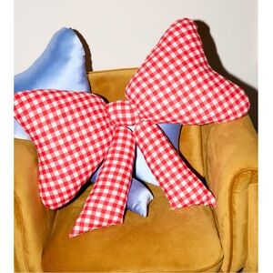 New UO Large Bow Pillow